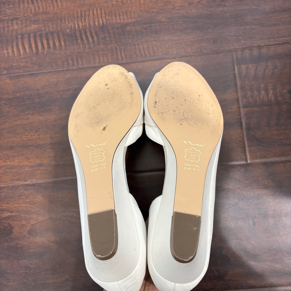 Nina Bow embellished heels - Picture 5 of 6
